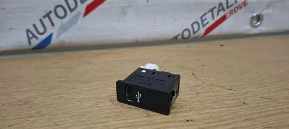 BMW X1 F48 F49 USB socket connector 6820397