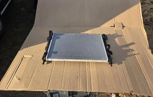Ford C-MAX II Coolant radiator 8V618005CA 1684912