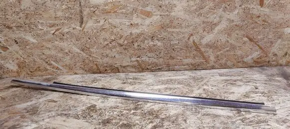 Mercedes-Benz 380 560SEC C126 Front door glass trim molding 