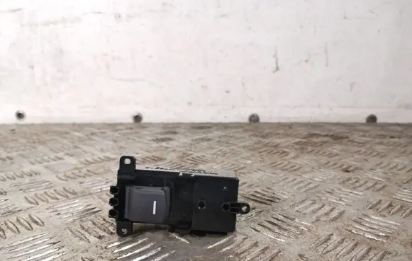 Honda CR-V Electric window control switch M64612