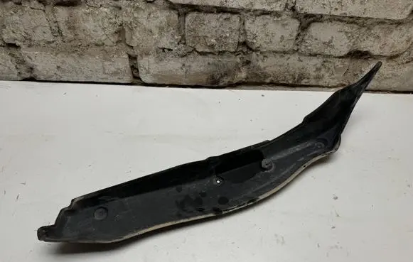 Mercedes-Benz C W205 Fender end trim A2058890025