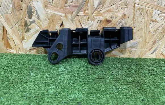 Opel Corsa E Front bumper mounting bracket 39059837