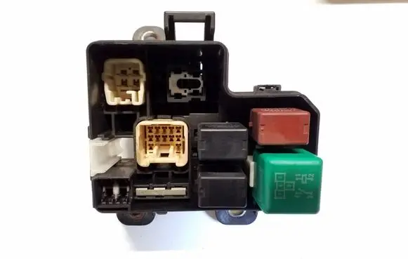 Lexus GS 300 400 430 Relay mounting block 4237XA1