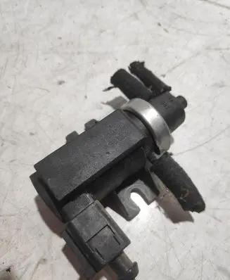 Volkswagen Golf IV Vacuum valve 1J0906627
