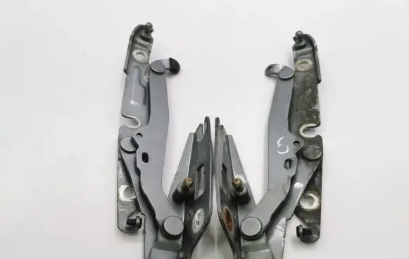 Audi A6 S6 C6 4F Tailgate/trunk/boot hinge 4F5827302D 4F5827301D