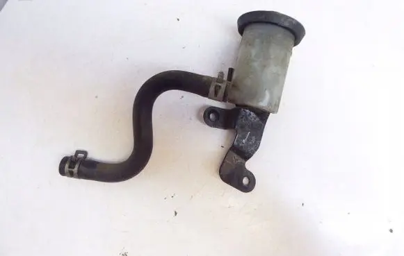 Toyota Avensis T220 Brake fluid reservoir 