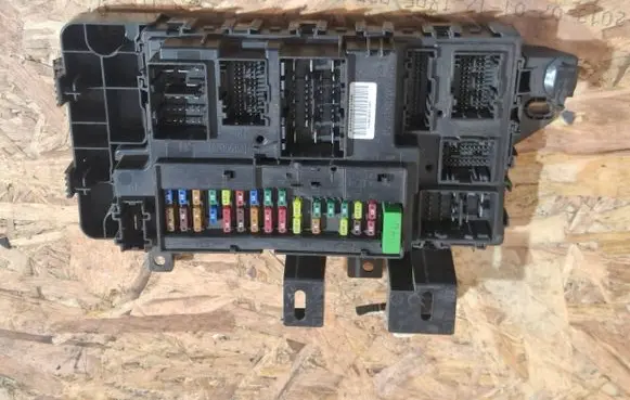 Ford Mustang VI Fuse module FR3T15604 FR3T15604BJ