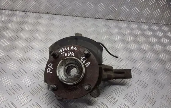 Nissan Tiida C11 Front wheel hub spindle knuckle