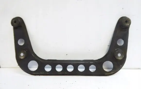 Mercedes-Benz E W210 Engine mount bracket A2104630486