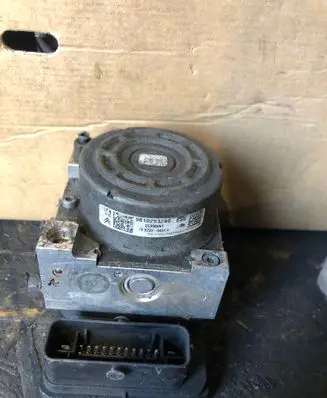 Peugeot 208 ABS Pump 9810293280 10022004544