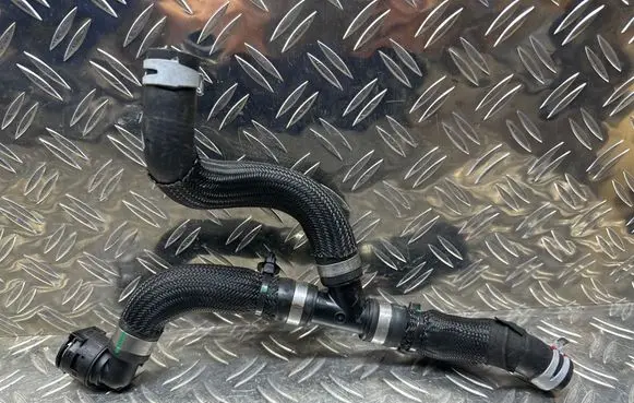 Renault Trafic III (X82) Engine coolant pipe/hose