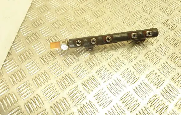 Ford Focus Fuel main line pipe 9804776780 160470138 28497Z01