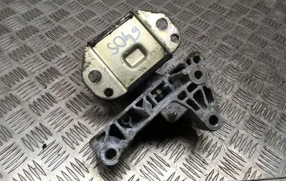 Mitsubishi Colt Engine mount bracket 7700415087