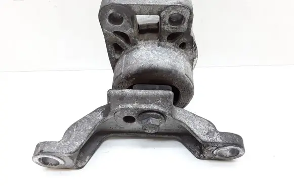 Volvo S80 Engine mount bracket