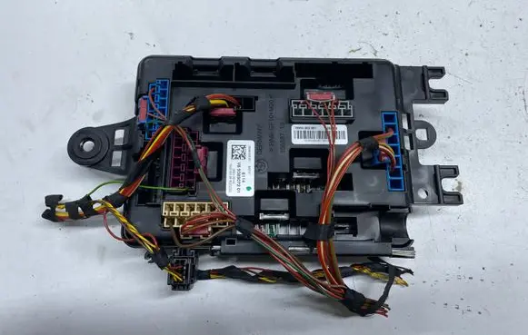 BMW 3 F30 F35 F31 Fuse module 9389072