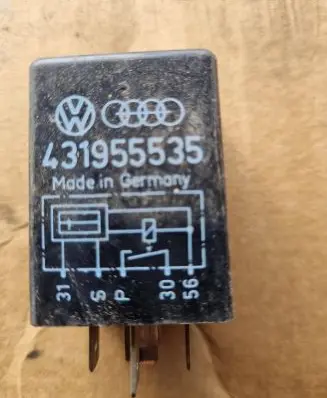Volkswagen PASSAT B5.5 Other relay 431955535