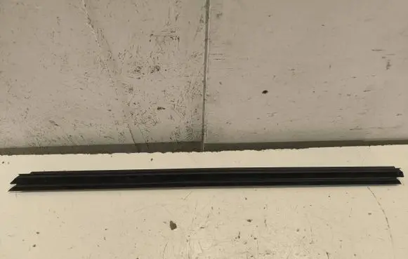 Mercedes-Benz E W212 Rubber seal front coupe door window A21272509
