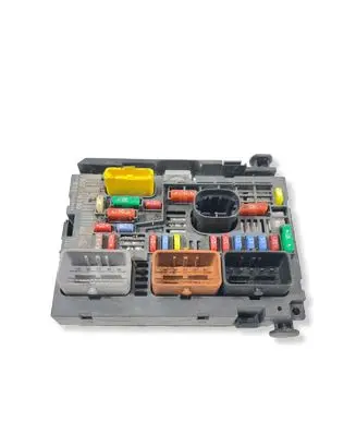 Peugeot 3008 I Fuse module 9807028580