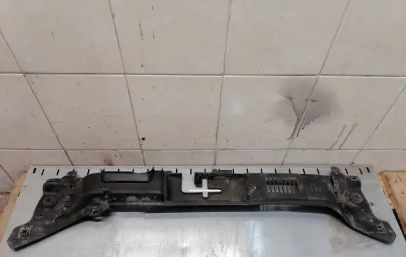 Volvo V50 Radiator trim 30716338 30716339