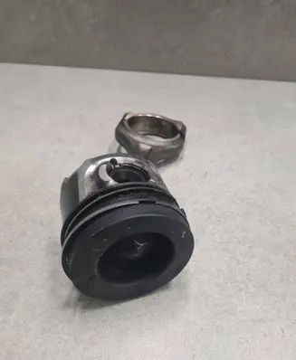 Ford Focus Piston with connecting rod 