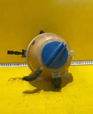 Coolant expansion tank/reservoir
