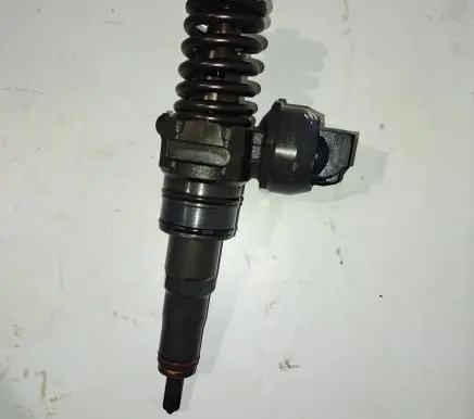 Audi A4 S4 B7 8E 8H Fuel injector 038130073B