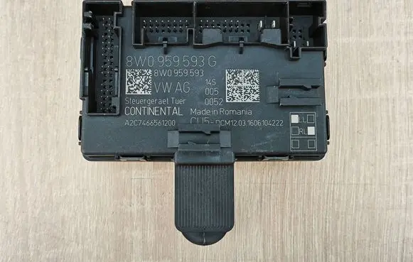 Audi A4 S4 B9 Door control unit/module 8W0959593G