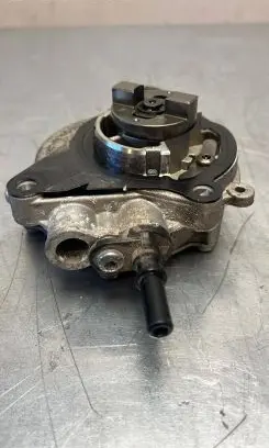 Opel Crossland X Vacuum pump 9812133880