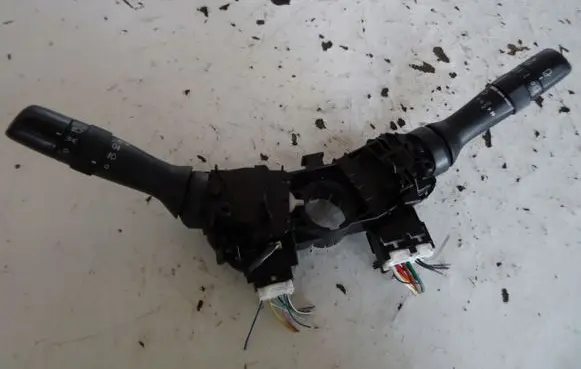 Toyota Prius (XW20) Tailgate/trunk/boot open switch 