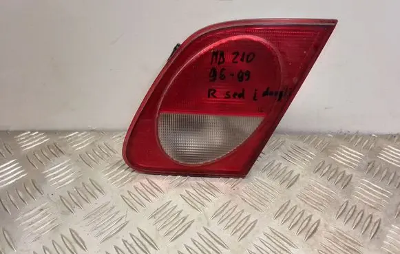 Mercedes-Benz E W210 Tailgate rear/tail lights A2108201064