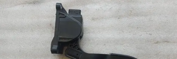 Mercedes-Benz Vito Viano W639 Accelerator throttle pedal A9063000304 0280755025