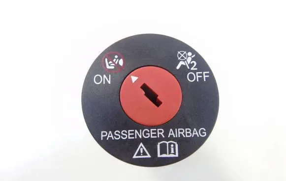 Suzuki Swift III Passenger airbag on/off switch 38970-52K00