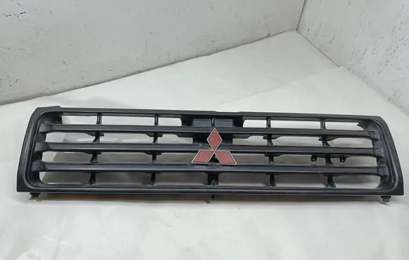 Mitsubishi Pajero Front grill MB645720
