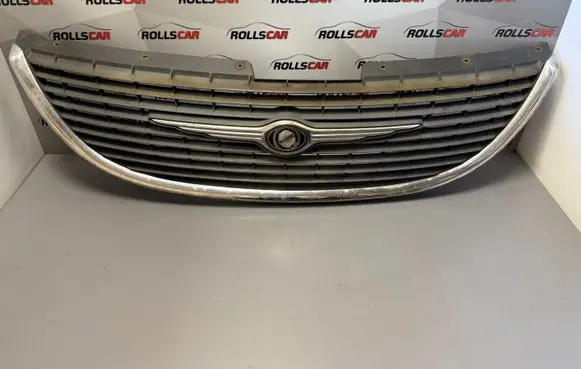 Chrysler Voyager Front grill 4857522