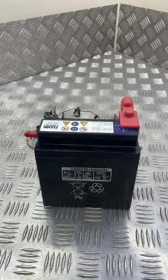 Mercedes-Benz E W212 Car battery A0009827008 A2124406207 P00105068