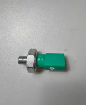 Volkswagen Golf VII Oil pressure sensor 04L919081 0332080055 86785300915