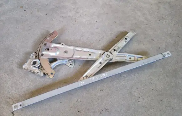 Fiat Fullback Front window lifting mechanism without motor