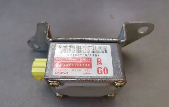 Subaru Impreza II Airbag control unit/module 98235FE000 03069006L9B 2523000690