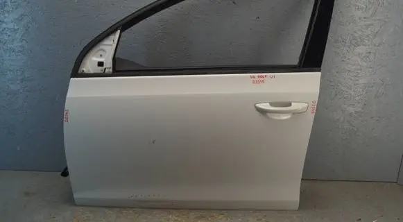 Volkswagen Golf VI Front door