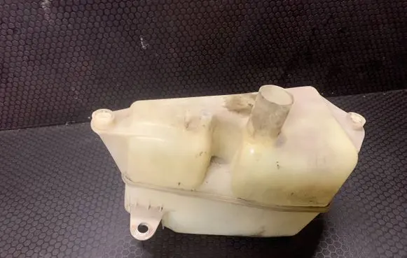 Windshield washer fluid reservoir/tank