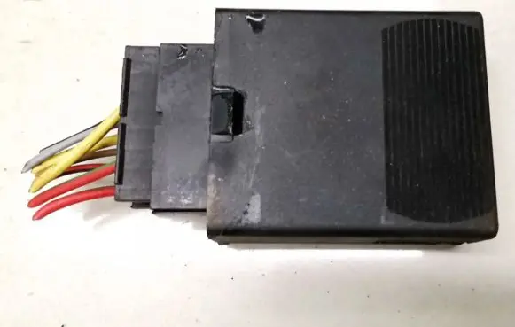 Mercedes-Benz Vito Viano W638 Coolant fan relay 0165452432 05041000