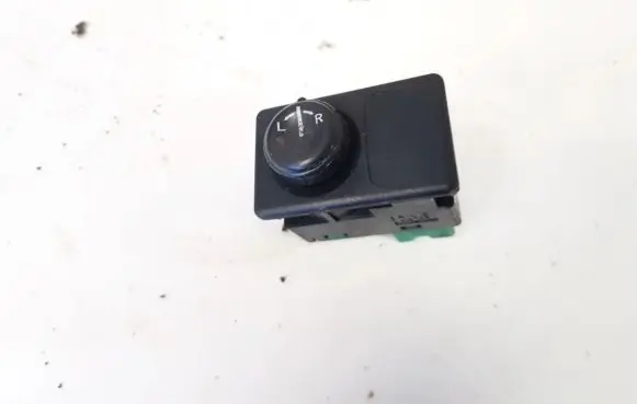 Nissan Qashqai Wing mirror switch