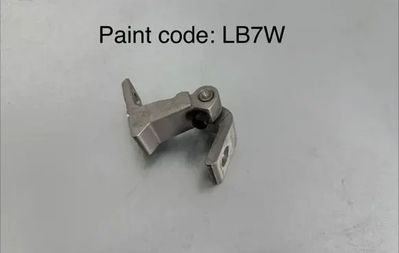 Volkswagen PASSAT B8 Front door lower hinge 8X0831403E