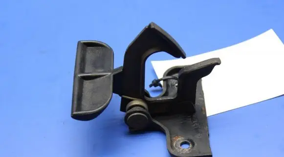 Engine bonnet/hood lock/catch