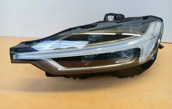 Volvo XC60 Headlight/headlamp 32133548
