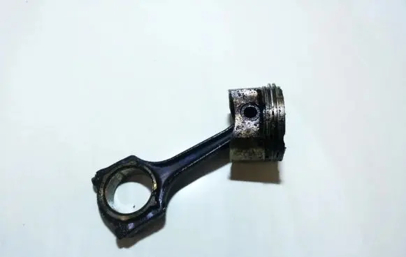Fiat Punto (188) Piston with connecting rod