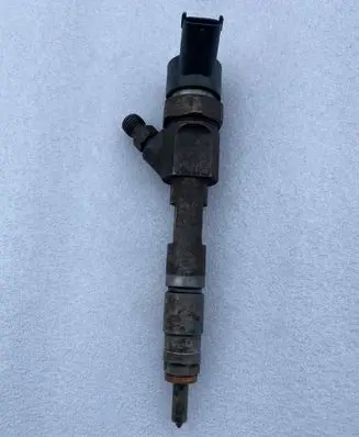 Renault Megane II Fuel injector 8200100272