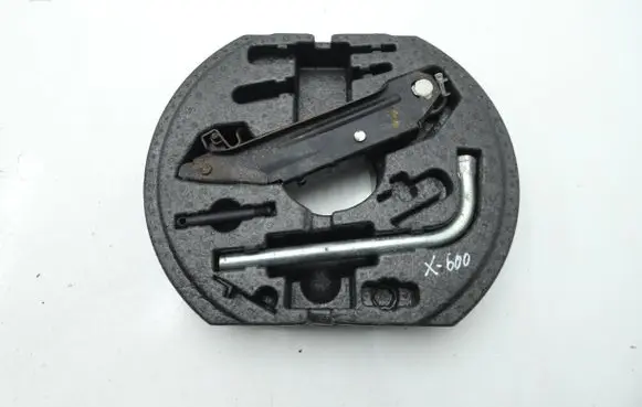 Volkswagen Golf VI Tool set 1K0012115F