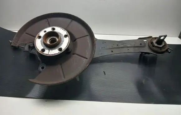 Rear wheel hub