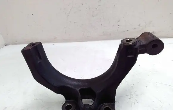 Volkswagen Sharan Engine mounting bracket 04L425